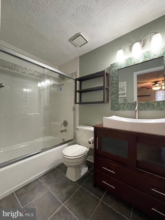 Building Photo - 5737 Independence Cir