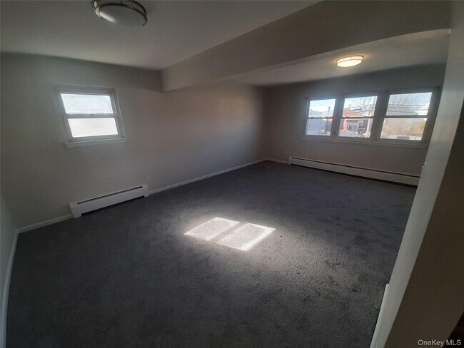 Building Photo - 121 Nassau Ln