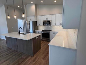 Building Photo - 896 E RR Ave