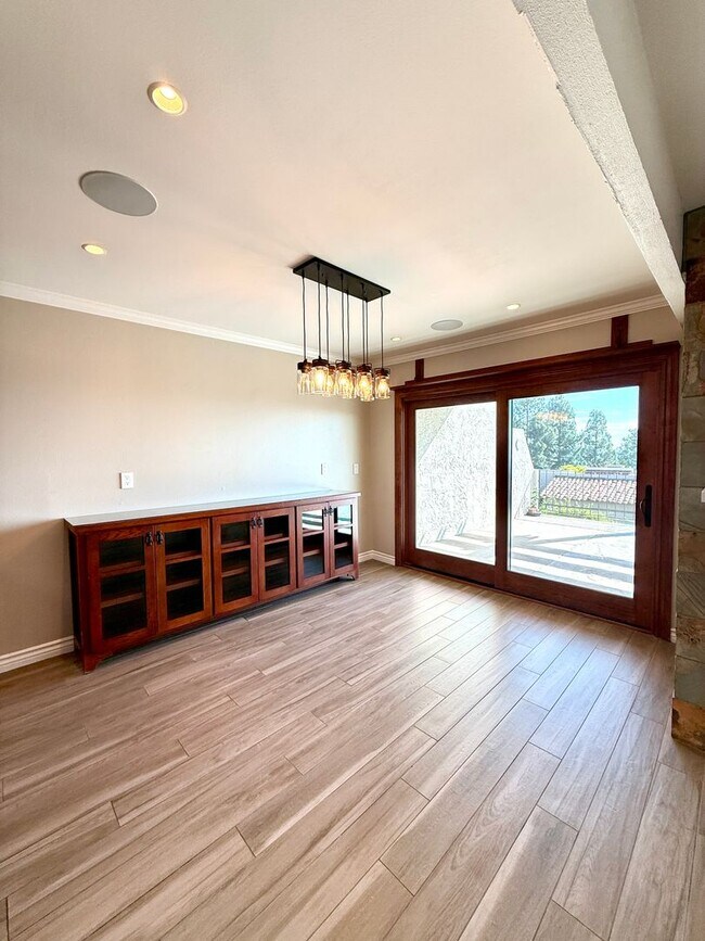 Building Photo - Coveted Highpoint Property