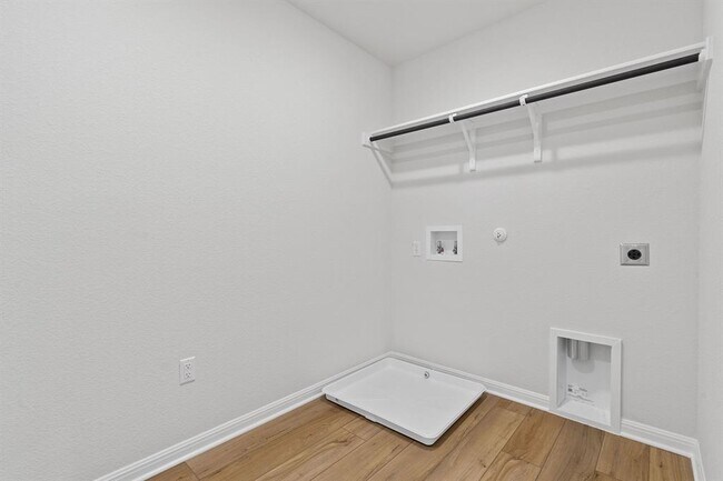 Building Photo - 7916 Andravida Dr