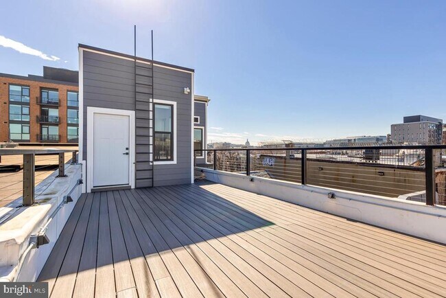 Building Photo - 506 H St NE