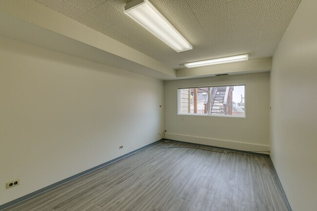 Building Photo - Water View Kirkland home West of Market st...