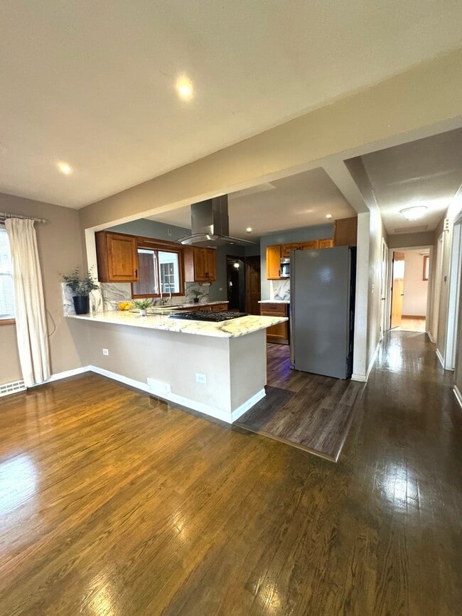 Building Photo - 3133 21st Pl