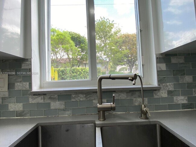 Building Photo - 403 SW 89th Pl