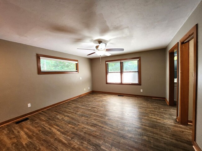 Building Photo - 3 bedroom house for rent off E Park Ave fo...