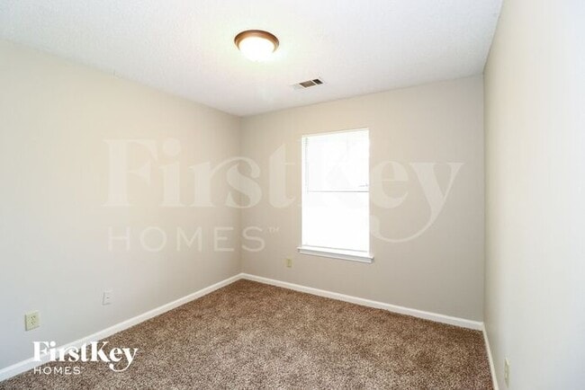Building Photo - 6000 Chadwell Rd