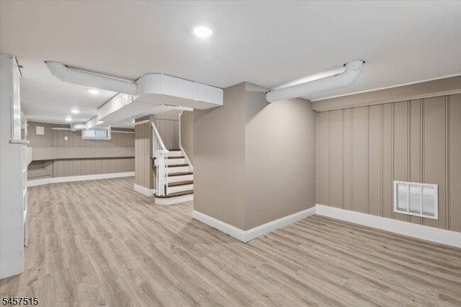 Building Photo - 235 River Dr