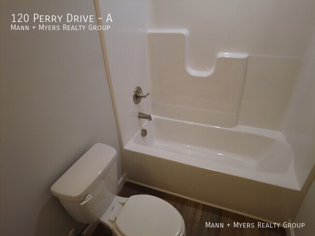 Building Photo - 120 Perry Dr