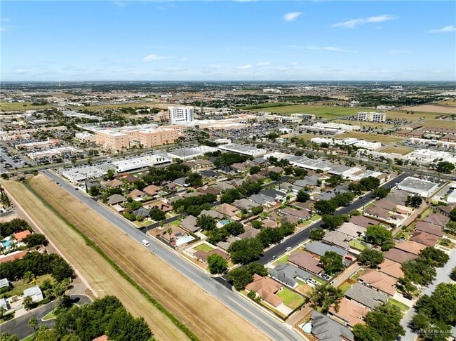 Building Photo - 27 N "E" St