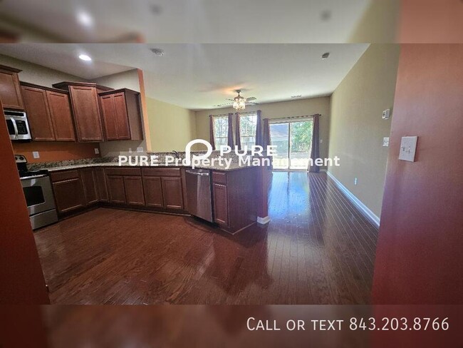 Building Photo - Spacious 5 Bed 4.5 Bath - Available NOW!