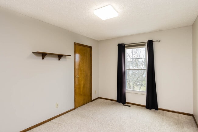 Building Photo - 6085 Tara Hill Dr