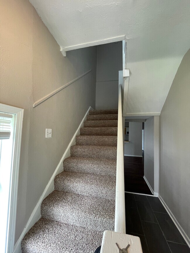 Building Photo - Cozy and spacious Garfield Park 3BD/1.5 BA...