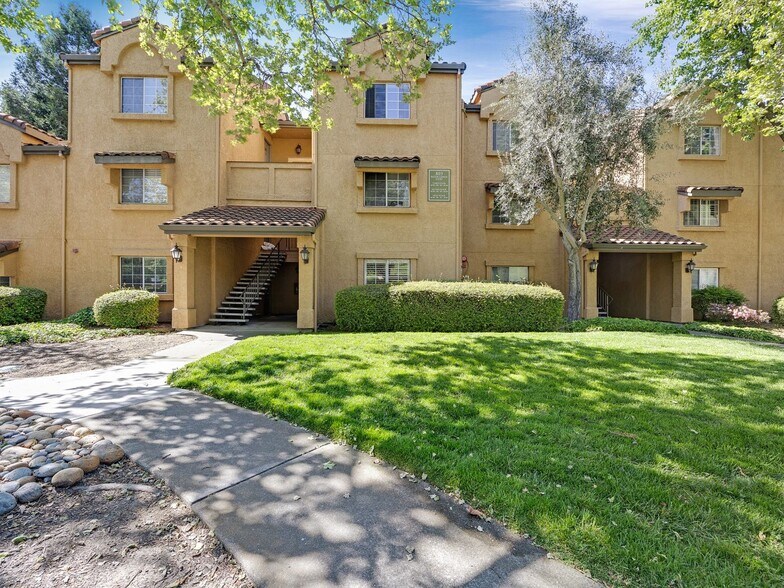 Building Photo - 805 Watson Canyon Ct