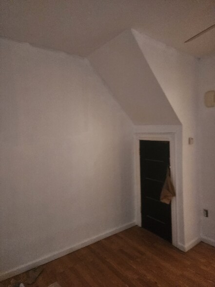 Building Photo - 1400 S 52nd St