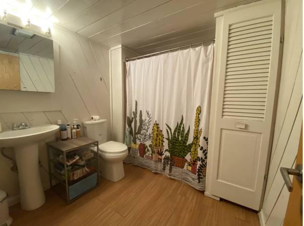 bathroom 1 - 15 Old Lantern Ln