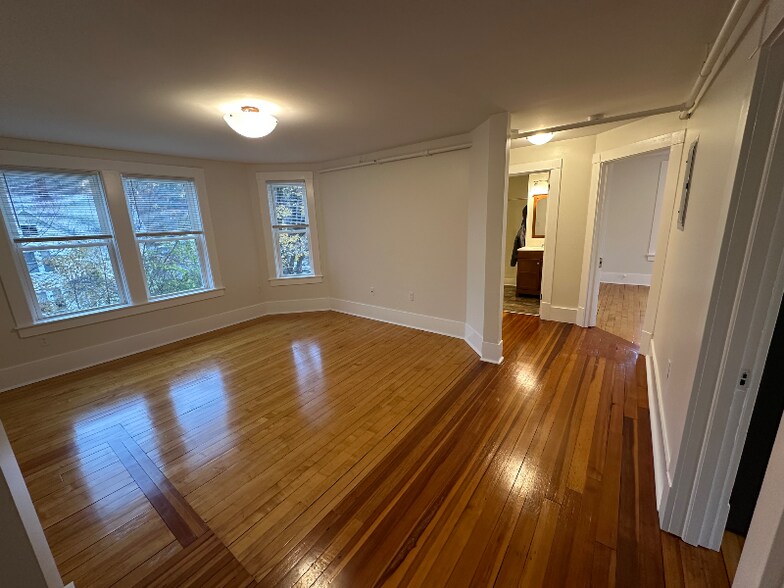 Building Photo - 31 Church St