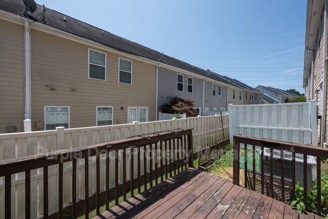 Building Photo - 1820 Willow Branch Ln