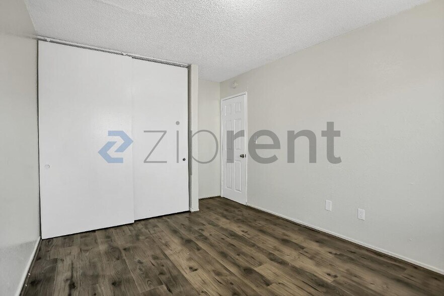 Building Photo - Unit C