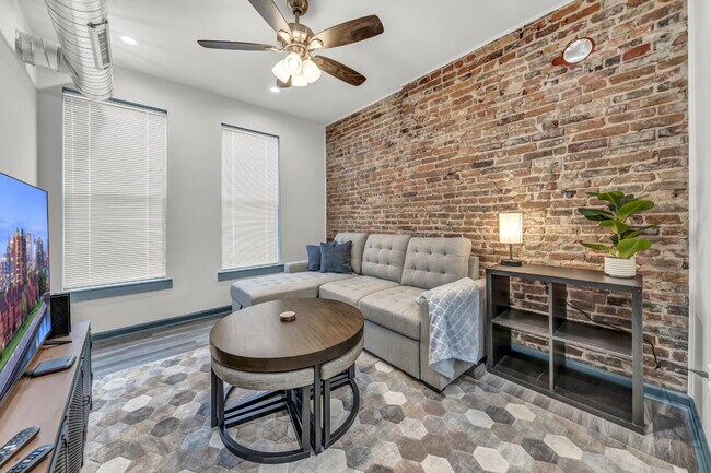 Building Photo - Furnished 2-Bedroom, 2-Bath Apartment near the Medical Campus