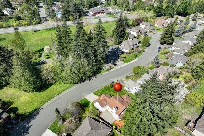 Building Photo - 4Bd/2.5Ba Sammamish Home
