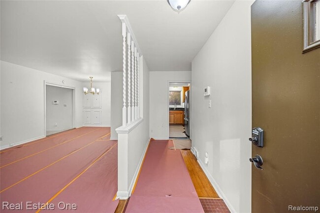 Building Photo - 2360 Pine View Dr