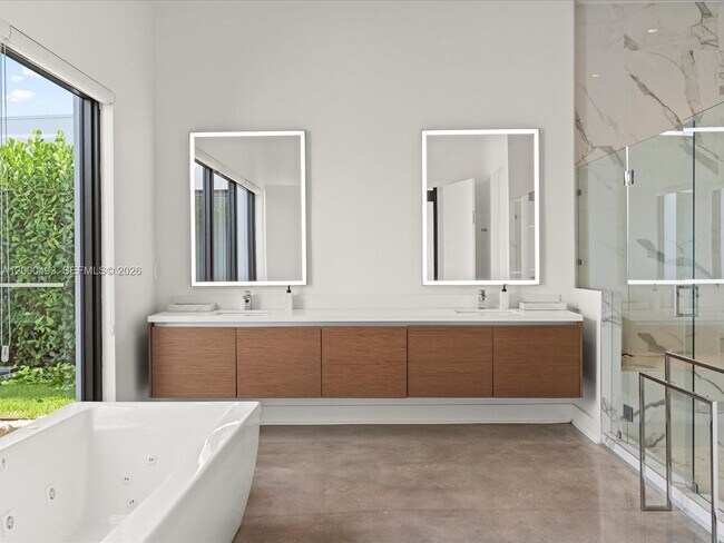 Building Photo - 16650 Sunset Way