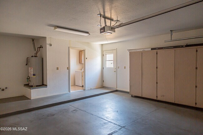 Building Photo - 11146 N Desert Flower Dr