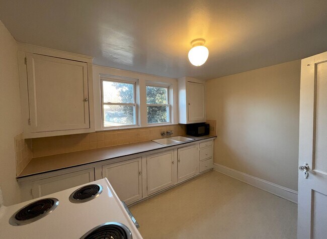 Building Photo - FOR RENT IN ARDMORE!!