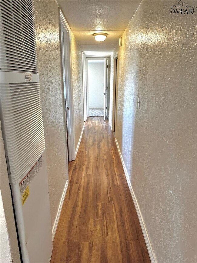 Building Photo - 8012 W Hwy St