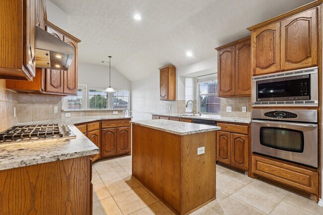 Building Photo - 10206 Pine Flats Dr