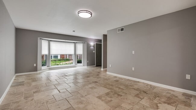 Building Photo - 12615 Huntingwick Dr
