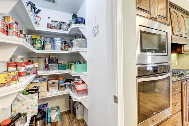 Building Photo - 3813 Kangaroo Ct