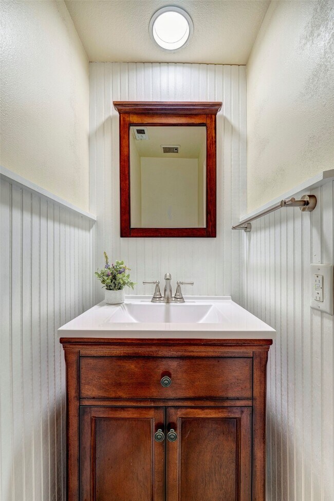 Building Photo - 2601 S Broadway St