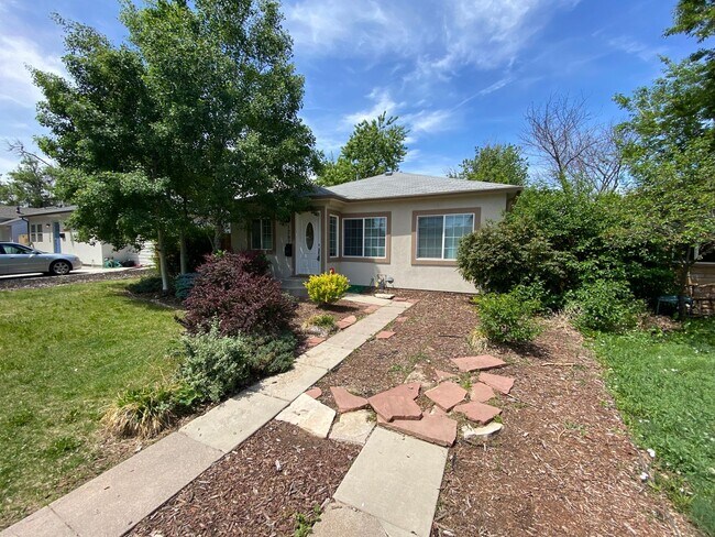 Building Photo - Charming Updated 3-Bedroom Home Just North...