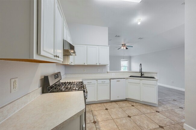 Building Photo - 6710 Waterlilly Dr