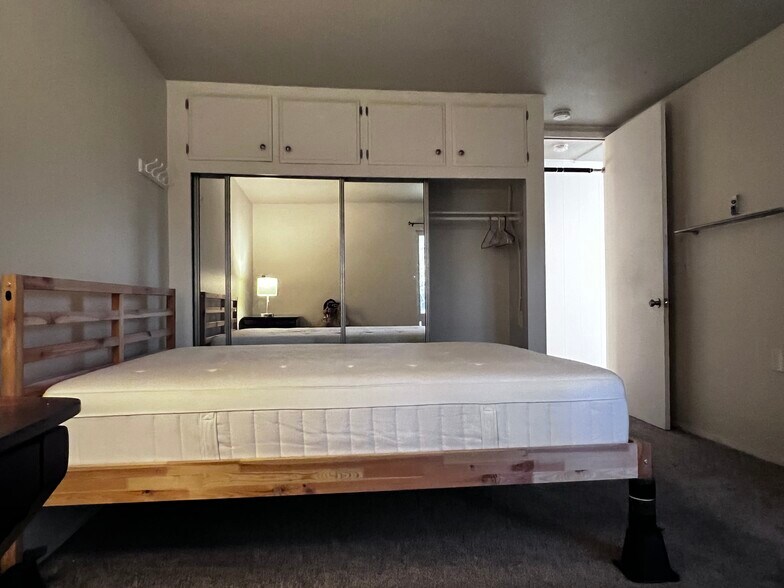 Building Photo - 2119 Via Puerta
