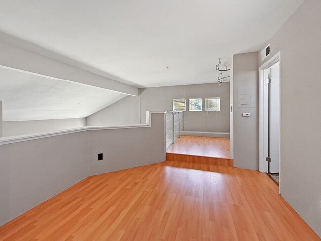 Building Photo - 2-Bedroom Townhome with Loft in Prime El C...