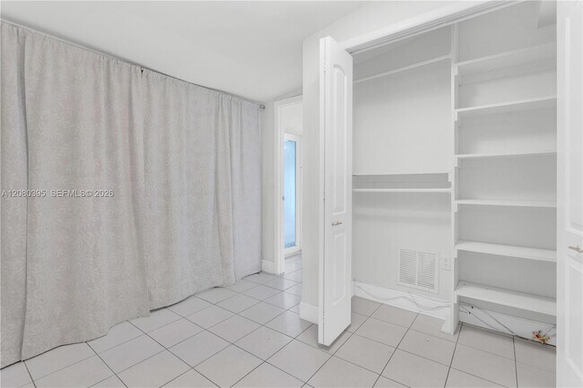 Building Photo - 9441 SW 27th Dr