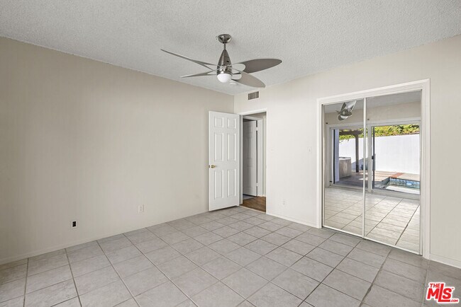 Building Photo - 3540 Berry Dr