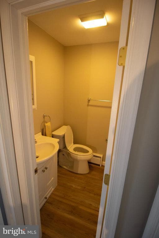 Building Photo - 234 E Linden St