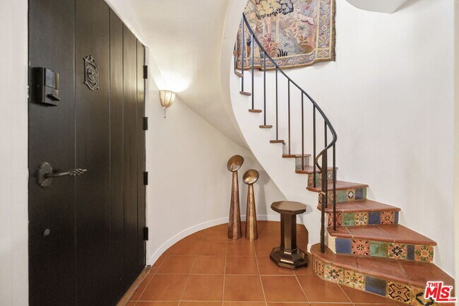 Building Photo - 608 S Indian Trail