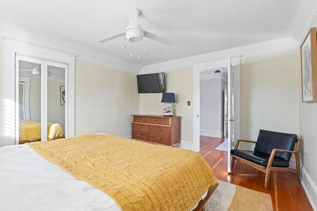 Building Photo - Spacious, historic 3-bdrm/1.5-bath home in...