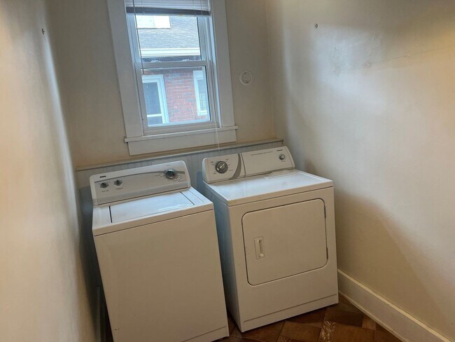 Building Photo - 2502 Blair Blvd