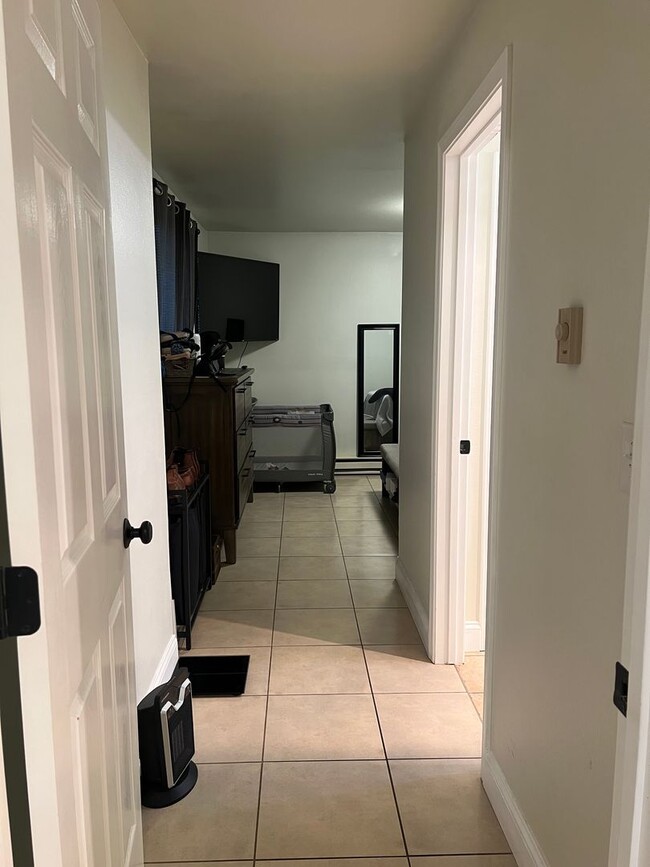 Building Photo - Welcome to Renton Ridge, 3 bed 2 bath with...