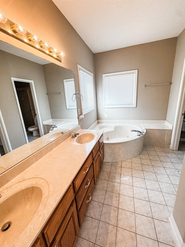 Building Photo - 624 Landing Party Ln