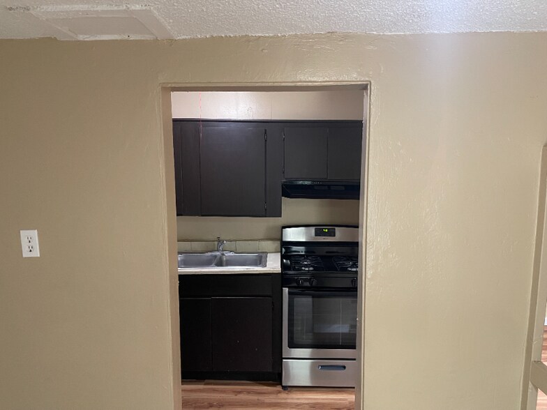 Building Photo - 100 N M St