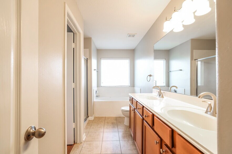 Building Photo - 15523 Hinsdale Springs Ln