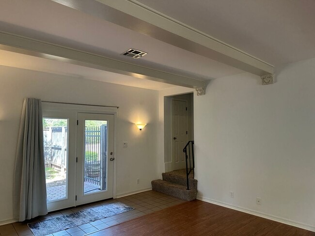 Building Photo - Just Renovated 1,300 SQ' Duplex Across from Woodward Park