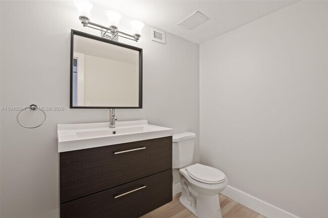 Building Photo - 6039 Collins Ave